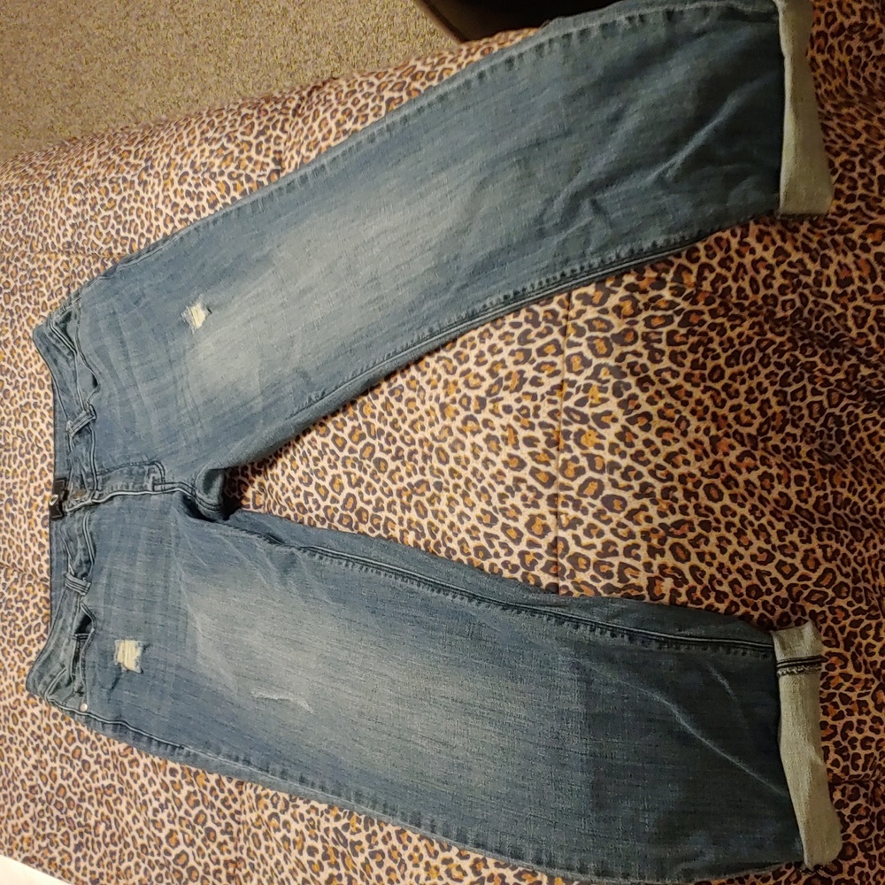 G by Giuliana distressed denim Capri jeans